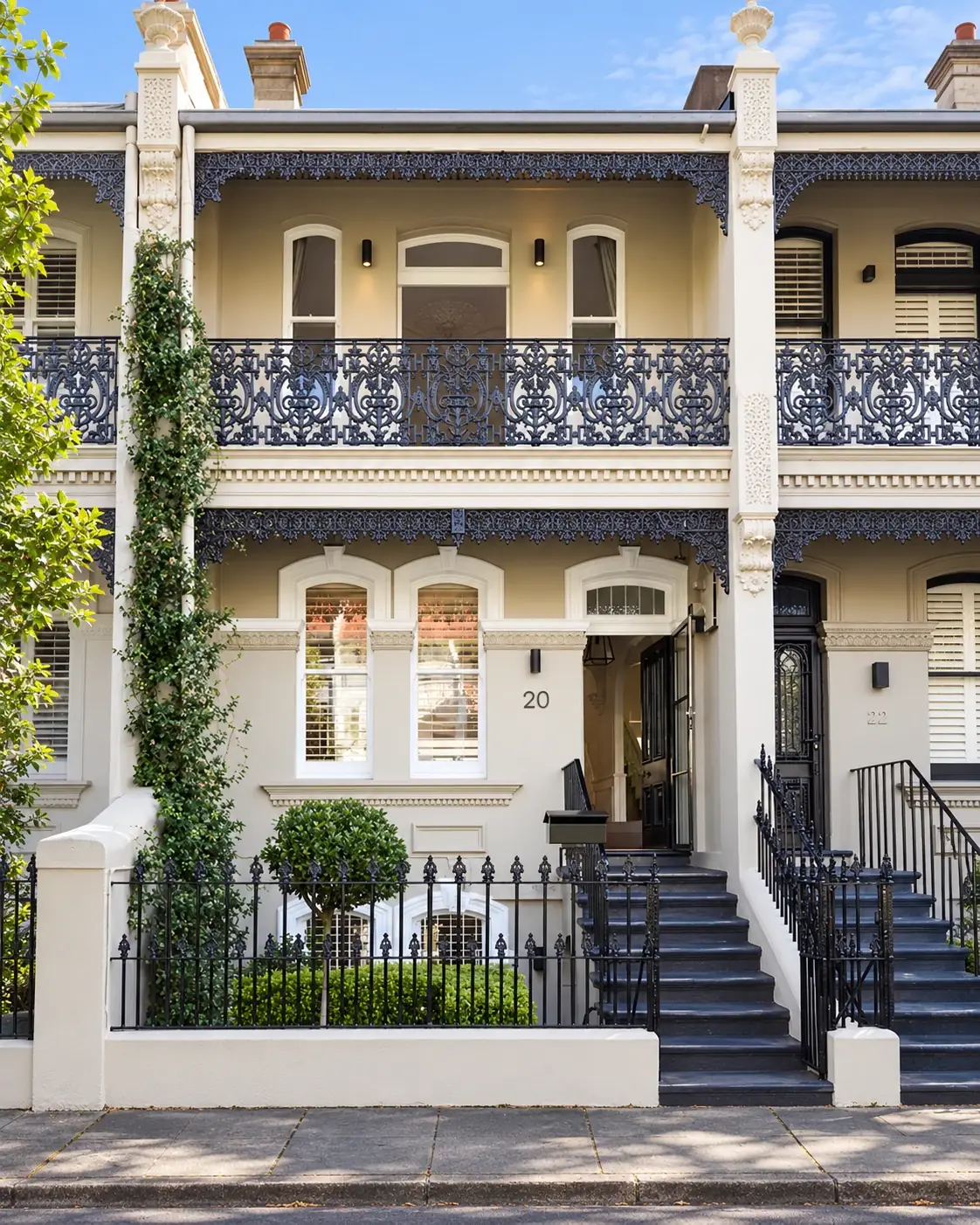 A Victorian terrace on Union Street, Paddington, with its cast iron lace balconies and front fence repainted by Proview Painting